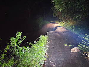 Jalan Longsor di Andaleh Nagari Sariak Alahan Tigo Kab Solok Tidak Bisa Dilalui Kendaran